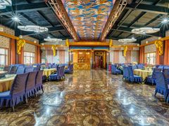 -白鹿苑蒙餐(鄂温克宾馆店)