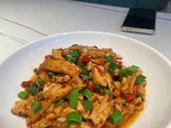 -阿瓦山寨·湘菜现炒·剁椒鱼头王(咸阳总店)