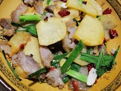 土豆炒坛坛肉-将就吃农家特色土菜馆