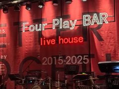 -FOUR PLAY BAR