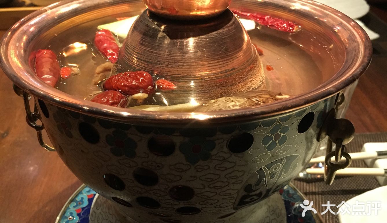 可以单人单锅，也可以有大锅。小料比较全