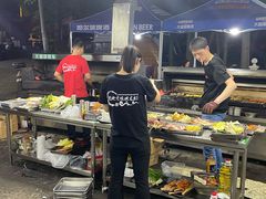 自助取餐区-老地方烧烤大排档