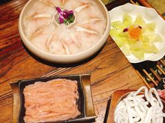 -老牌坊云南鱼豆花火锅(爱建店)