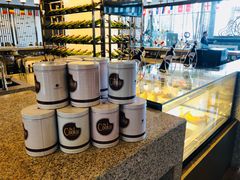 -百灵希尔顿逸林酒店大堂吧