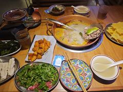 -洱火云南酸菜牛肉火锅(石景山当代商城店)