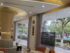 -皓齿连锁·雅贝健口腔·种植·矫正中心(虹口曲阳路店)
