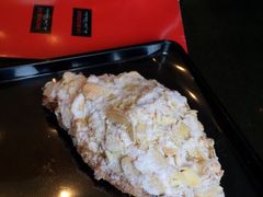 杏仁羊角-Salon de The de Joel Robuchon(外滩18号店)