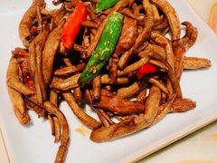 茶树菇辣炒牛柳-翡翠江南(国贸商城店)