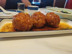 鸭蛋黄狮子头-梅飞酒家(名辉豪庭店)