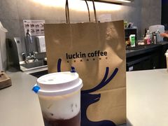 -瑞幸咖啡(岳家嘴地铁站店)