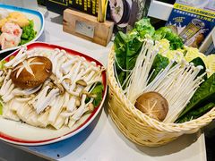 菌菇拼盘-原味主张椰子鸡·脆皮文昌鸡煲(友谊广场店)