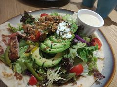 照烧鸡肉配牛油果拉法沙拉-HELLO 27 意面·沙拉·帕尼尼