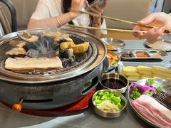 -围炉肉舍•炭烤活鳗•丹东海鲜烤肉(步行街店)