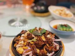 铁板牛腱配鹿茸菌-港丽餐厅