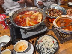 -老滇山寨•云南特色菜•地方菜•民族风情歌舞表演(金碧店)