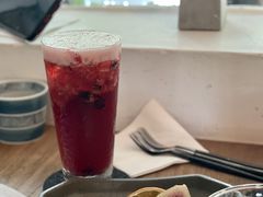 莓莓-彳亍咖啡·这里(水湾路店)