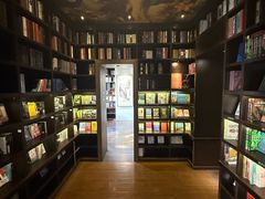 -钟书阁(松江泰晤士小镇店)