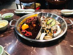 菌香鸳鸯锅-晓宇重庆火锅(赛格国际购物中心店)
