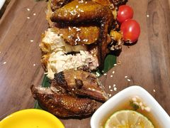 -月亮眼花园餐厅书吧酒吧