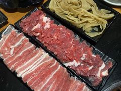 -果松木炭酸菜铜火锅·外婆参鸡汤