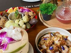 -Chom Cafe and Restaurant