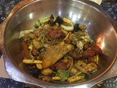 -愉肴麻辣香锅(中山路店)