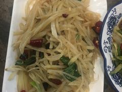酸辣土豆丝-周家大连水饺(美专校街店)