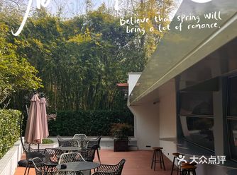 不得了！玉皇山脚下这家 庭院咖啡馆️，我一整个爱住了！