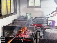 -黄记四更烤乳猪店