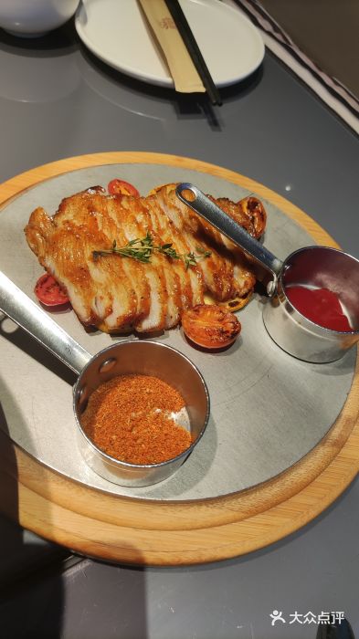 小大董·烤鸭(观景餐厅·南京西路店)碳烤猪颈肉图片