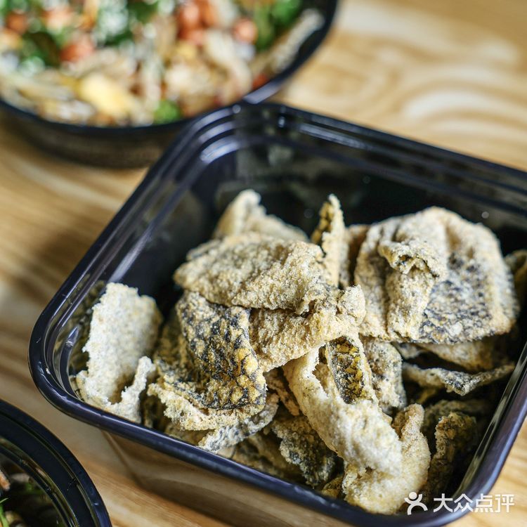 终于吃上步行街这家大排长龙的鱼皮一哥🉑️