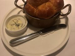 餐前面包黄油-壳里西餐厅Coquille Seafood Bistro(蒙自路店)