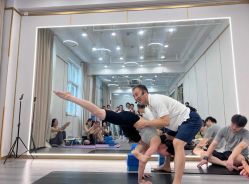 -亚太瑜伽普拉提学院