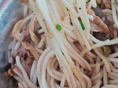 -螺满地螺丝粉