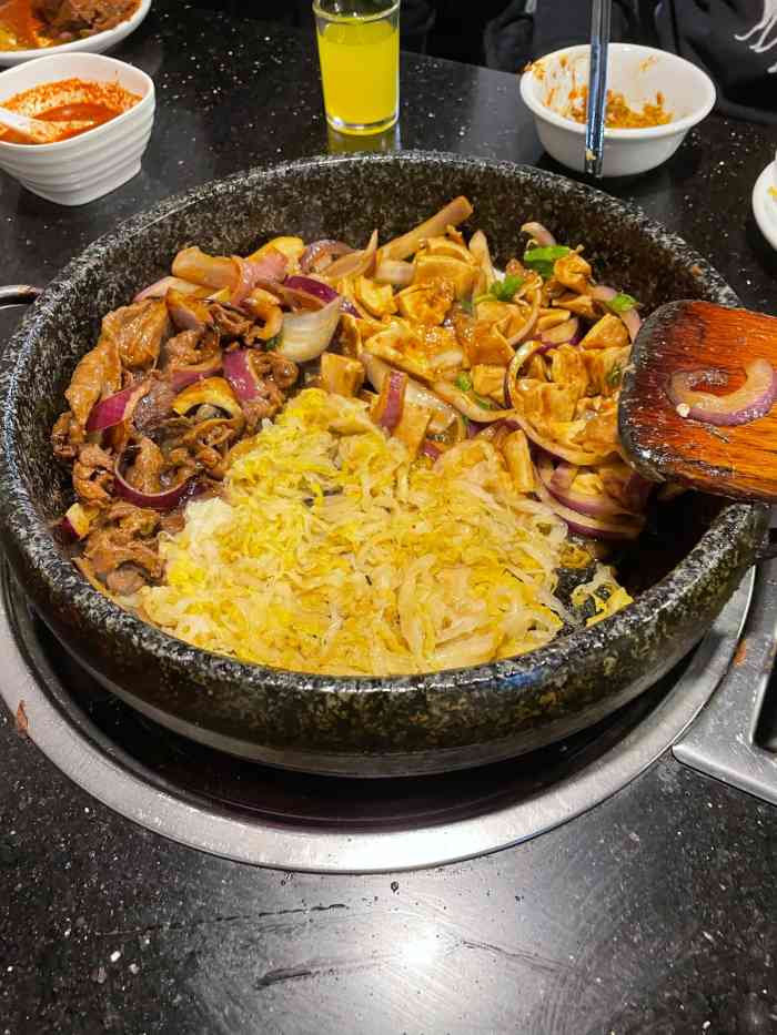小伙虎坊桥石锅烤肉(七克拉店)-"[环境]减了一星,但是不影响整体满分.