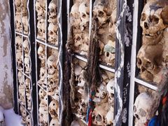 -比如骷髅墙景区