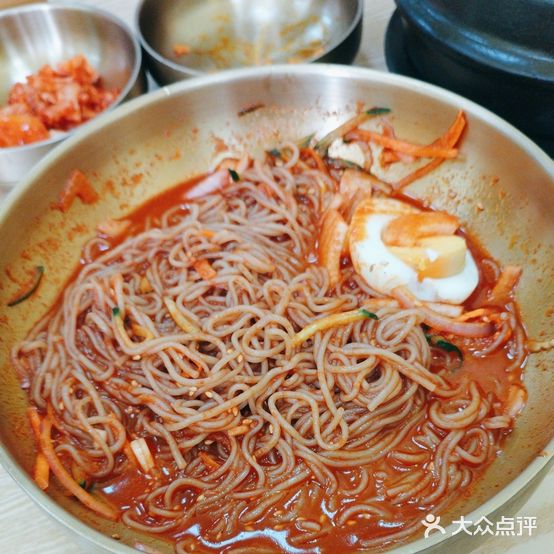 牛三顺石锅拌饭