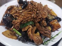 -泉畔人家·老济南经典鲁菜(大明湖店)