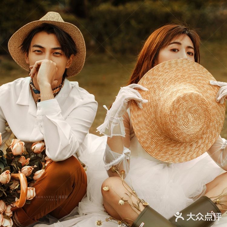 清新又不失优雅[惊叹]室外纪实婚纱照💕