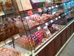 面包甜点陈列柜-巴黎贝甜·生日蛋糕(杭州文二路店)