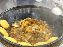 -粘豆包柴火铁锅炖