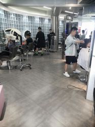 -LESSMORE科技头皮理容中心