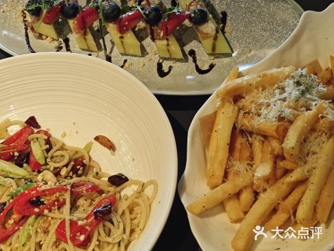 很不错的一家西餐厅！店内环境超棒，据店员介绍这里还可