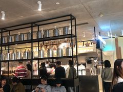 等位区-喜茶(深圳东门1234店)