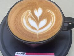 -彳亍咖啡·这里(水湾路店)