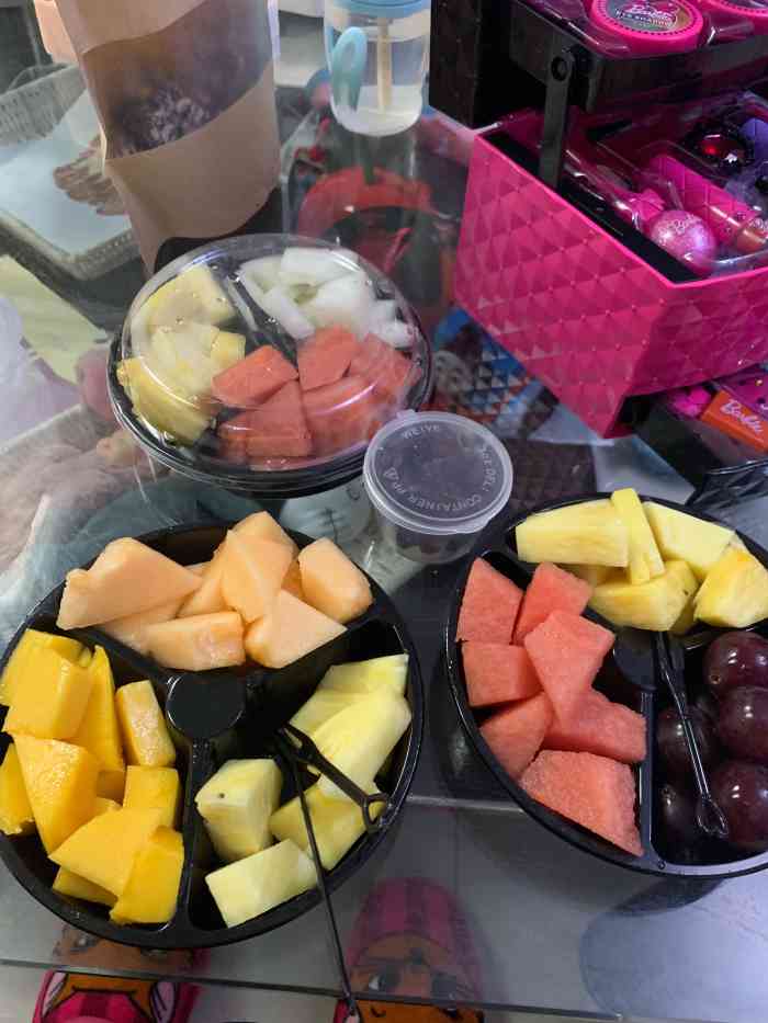 打分 一直叫这家的外卖 很棒的果切  新鲜度很好 口味也不错