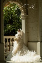 -现代经典婚纱摄影