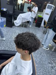 点击看大图 -藤野造型专业烫染接发