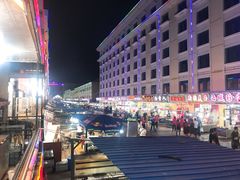 -布尔津河堤夜市