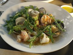 温热海鲜沙拉配牛油果-Mercato莫卡多露台餐厅与酒吧(K11店)